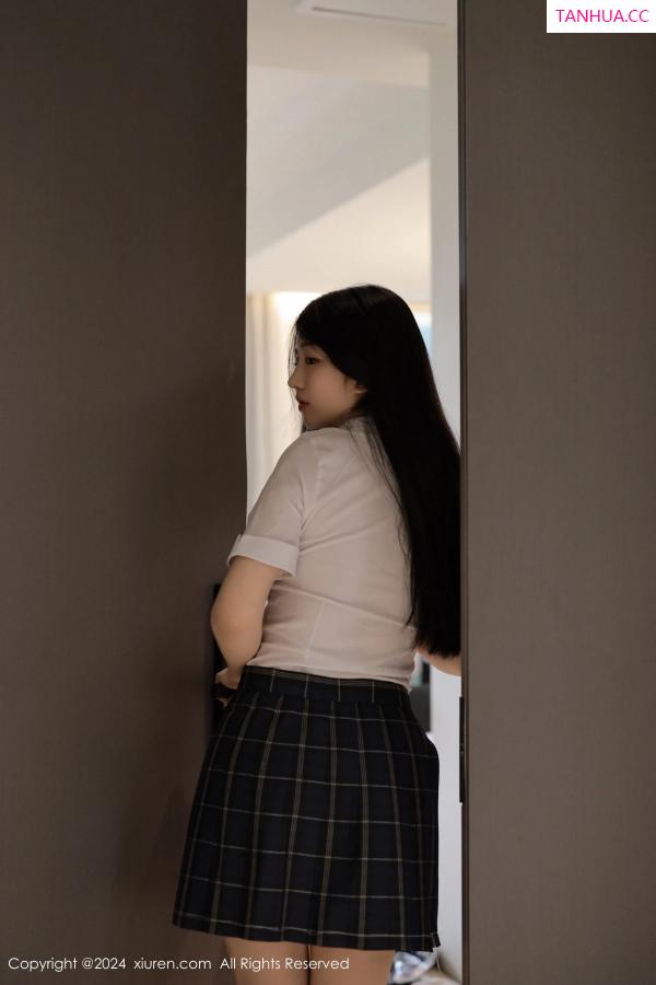   [XiuRen]高清写真图 2024.03.04 No.8173 陈小花 丝袜美腿第22张图片